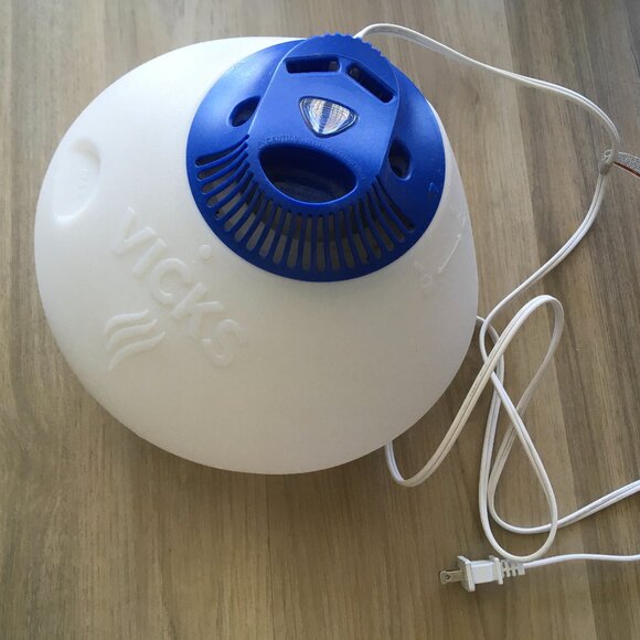 Vicks Warm Steam Vaporizer Humidifier - Picture 1 of 3